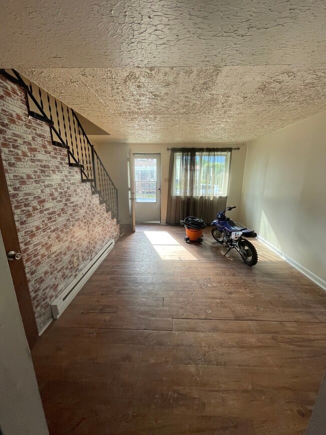 Building Photo - 97 Plum St