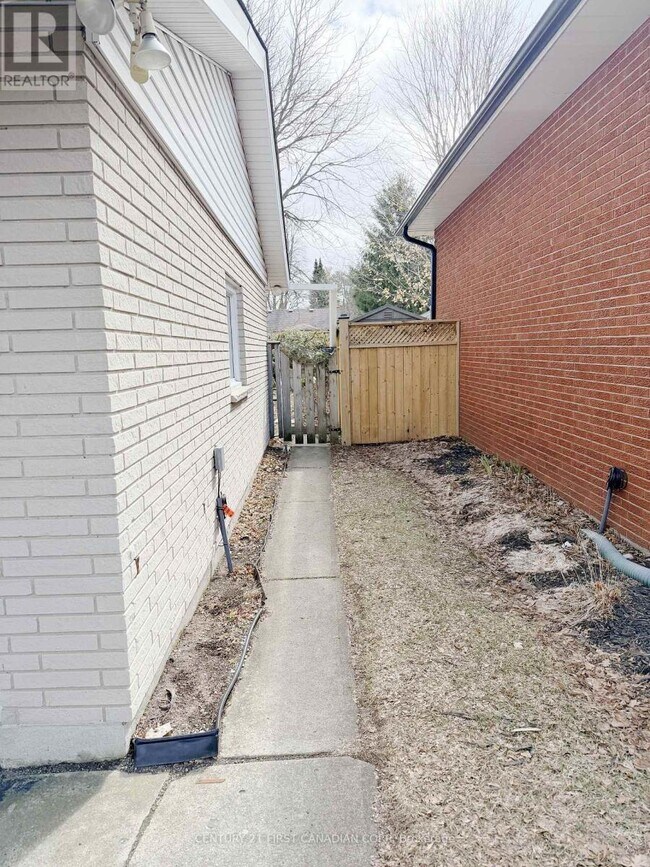 Photo du bâtiment - 711 Algoma Ave