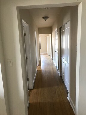 Building Photo - 1-Bed/1-bath condo for rent - heat included