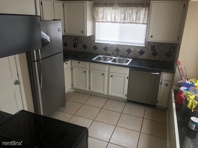 Foto del edificio - 4 br, 2 bath House - 22112 Diane Drive