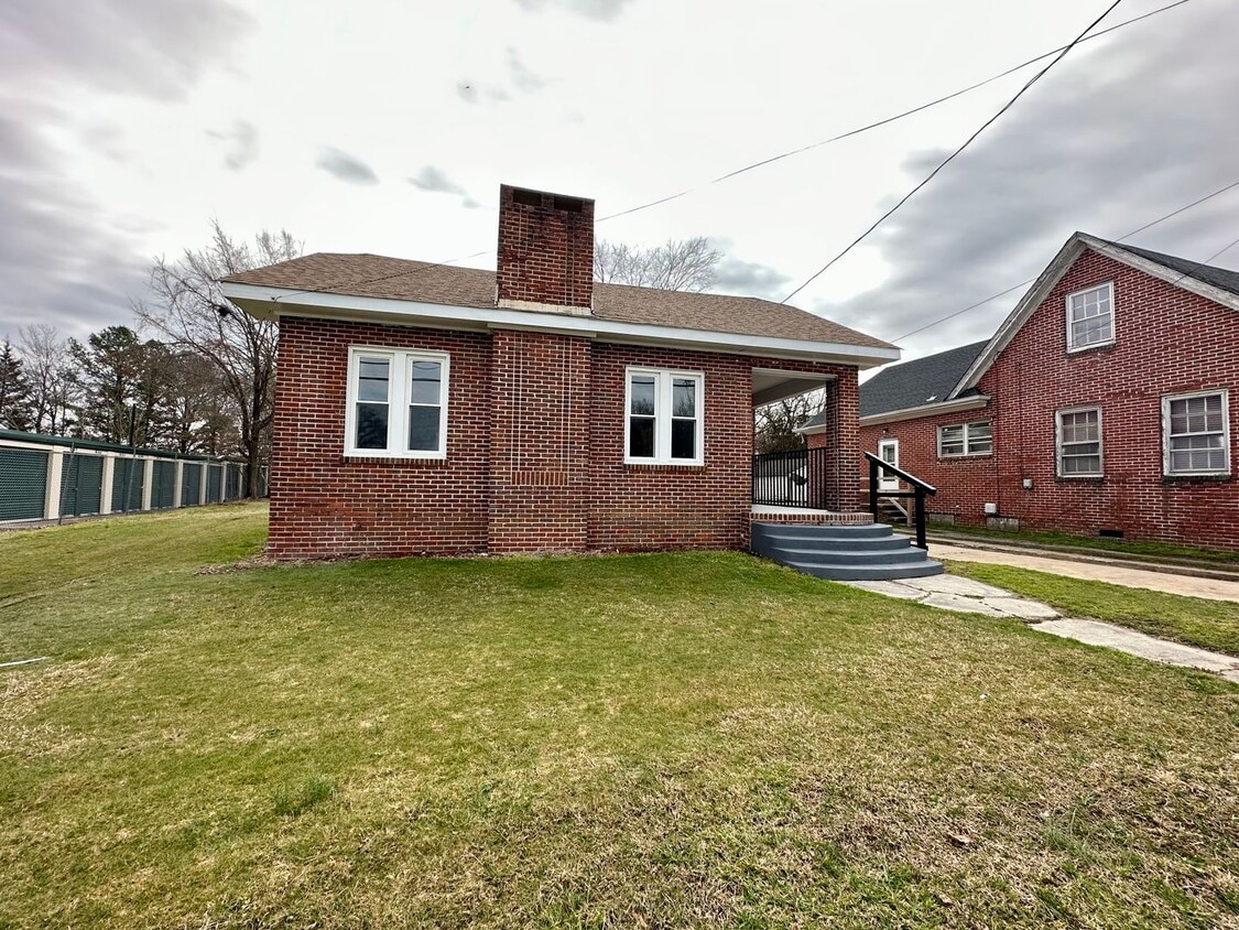 627 S Main St, Emporia, VA 23847 House Rental in Emporia, VA