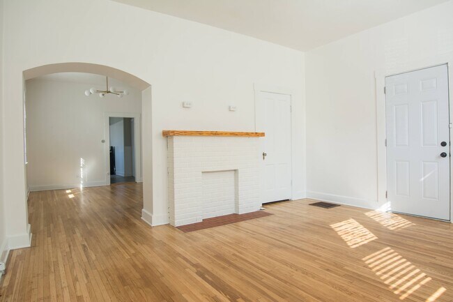 Foto del edificio - 145 E 7th St