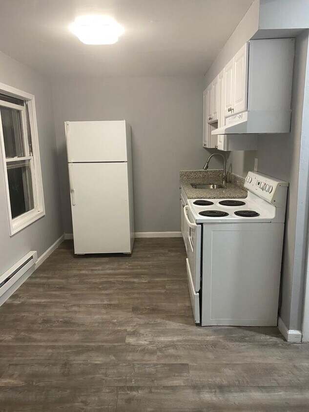 kitchen - 103 W Madison St