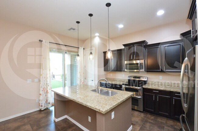 Building Photo - 1522 E Hummingbird Way