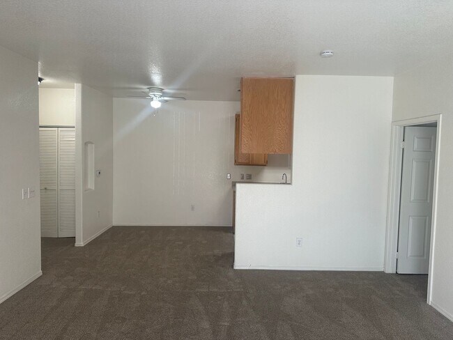 Building Photo - NE Near Nellis! Gated! Community Pool, Spa...