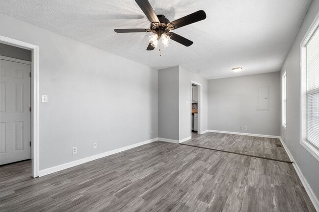 Foto del edificio - 339 Pioneer Dr