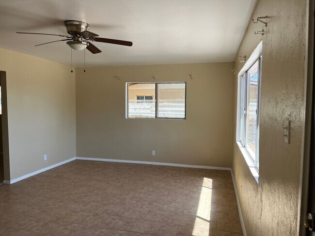 Building Photo - Wonderful Lower Valley Home!