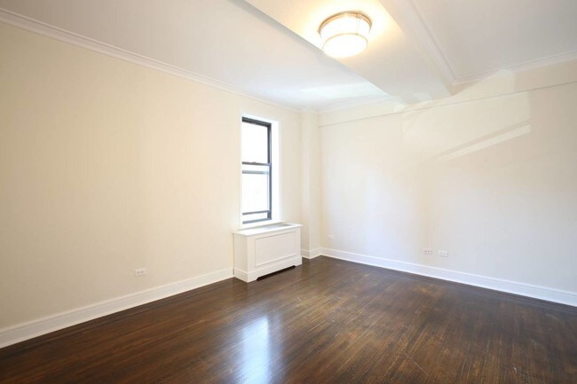 Building Photo - 210 W 70th St