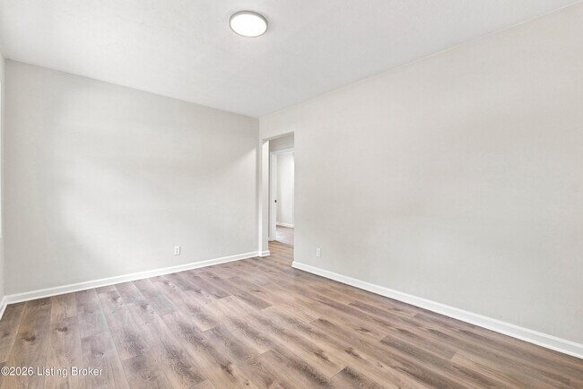 Foto del edificio - 318 Freeman Ave