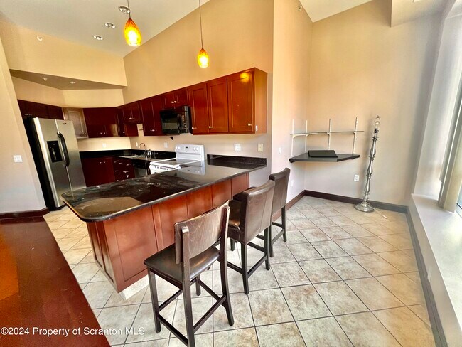 Foto del edificio - 334 Adams Ave