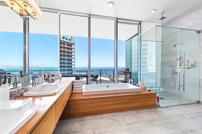 Foto del edificio - 2669 S Bayshore Dr
