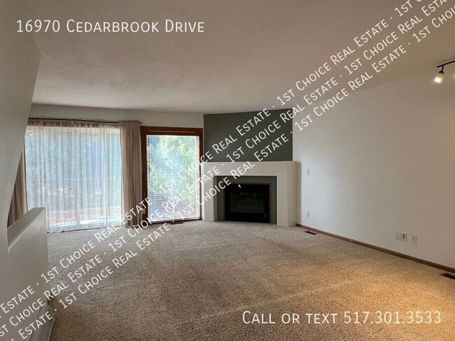Foto del edificio - 16970 Cedarbrook Dr