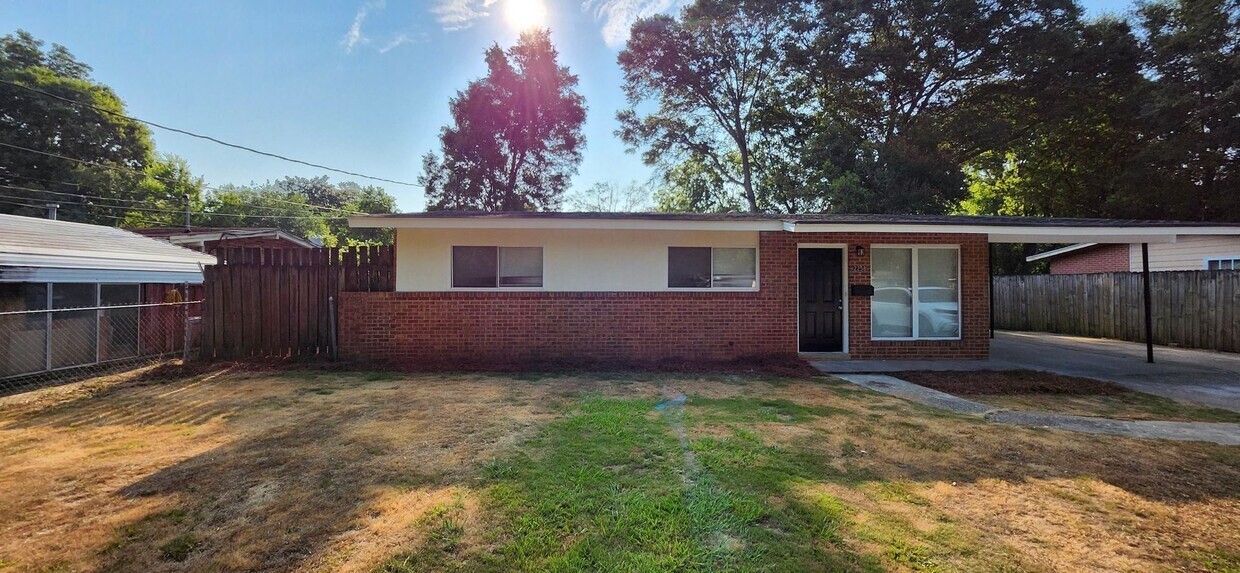 Primary Photo - 3 bedroom home near Ft Moore!