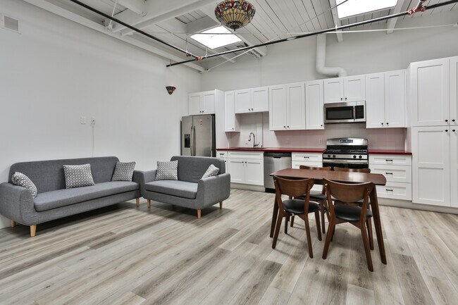 Building Photo - 2909 Orchard Ave