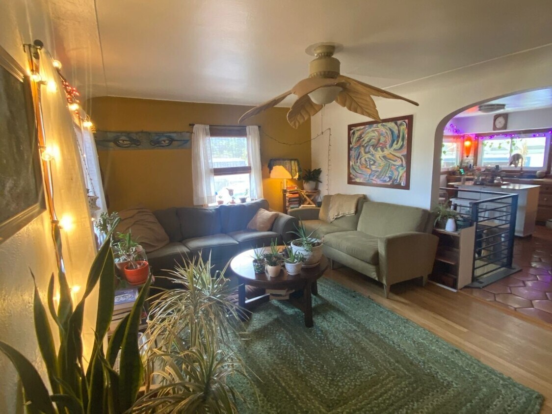 Primary Photo - Charming & Spacious Boho Home for Rent in ...