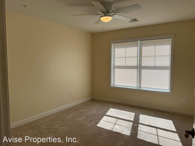 Building Photo - 1 br, 1 bath Apartment - 6 MacGregor Court