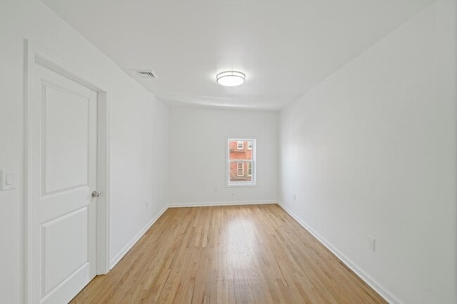 Building Photo - 151 Ferry St
