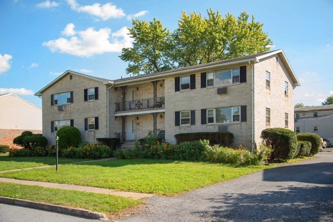 Building Photo - Lawnton Gardens