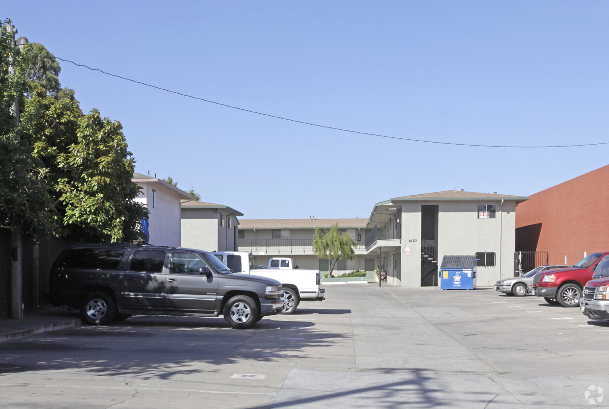 Building Photo - Del Monte Avenue Apartments