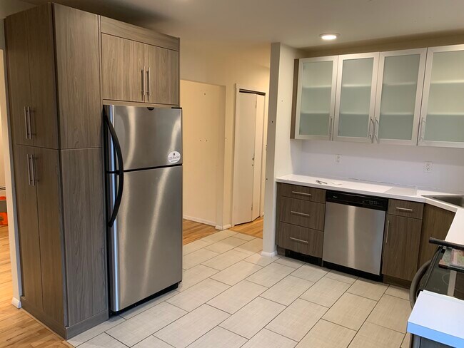 Foto del edificio - 580 Soundview Ave W