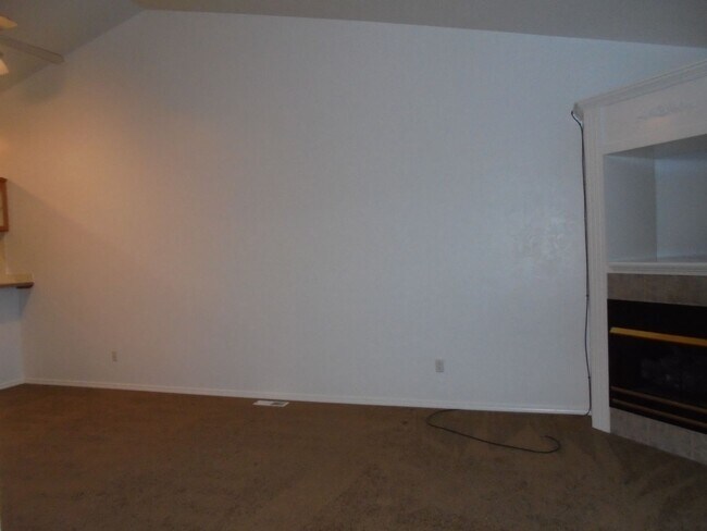 Building Photo - 591 NW Meadows Dr