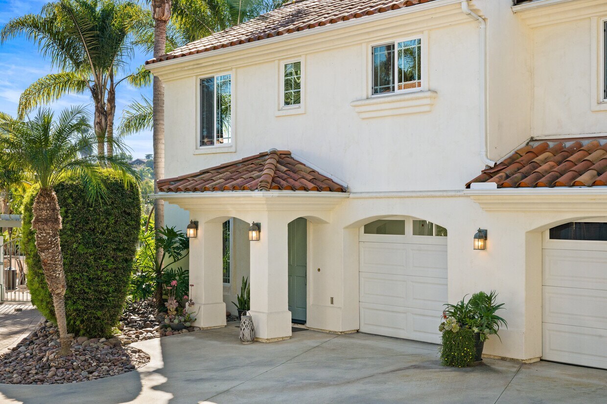 Primary Photo - 1302 Clarence Dr