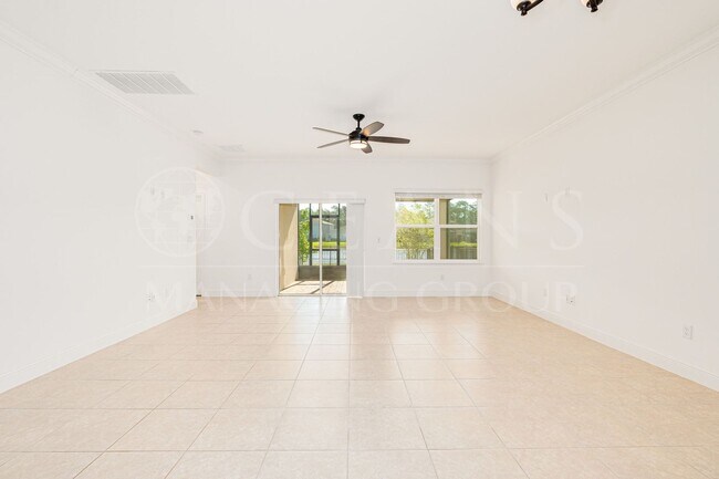 Foto del edificio - Centrally Located Four Bedroom Home in Por...
