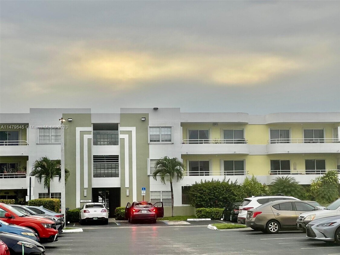 10755 SW 108th Ave Unit 302, Miami, FL 33176 Condo for Rent in Miami