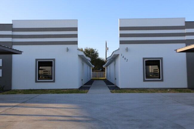 Building Photo - 1402 W Heritage Dr
