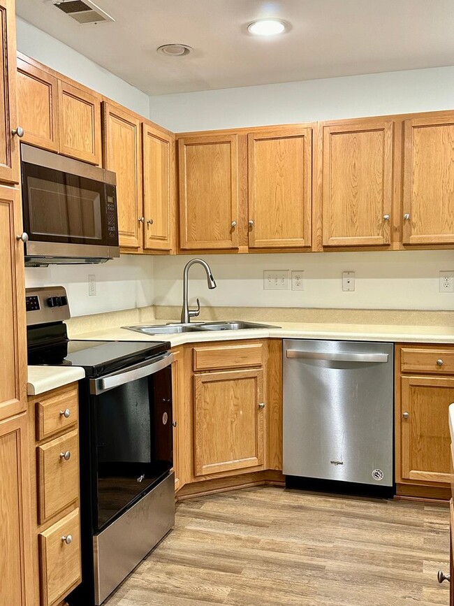 Foto del edificio - Ballantyne 2-bedroom Townhome ready now!