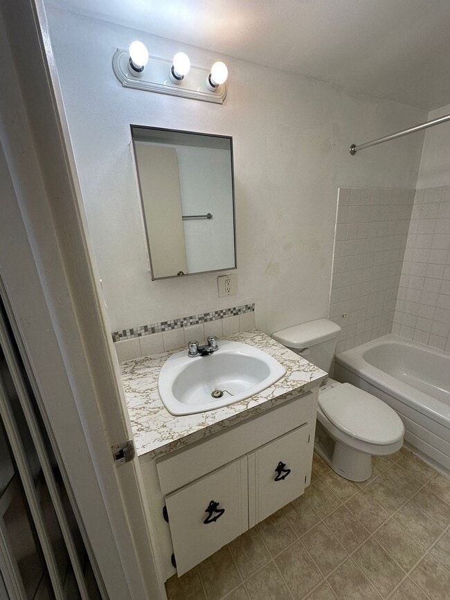 Building Photo - 4507-244 44 Ave