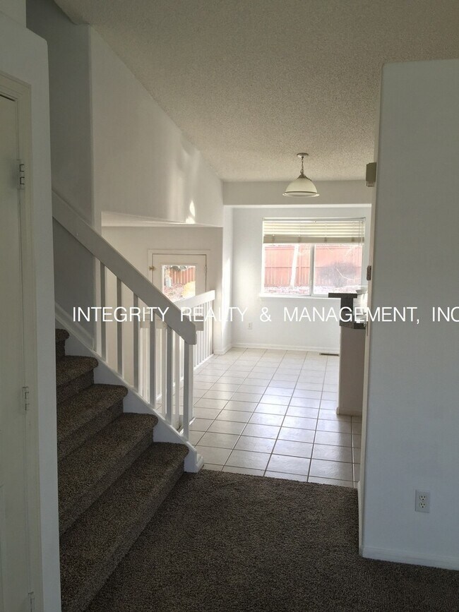 Building Photo - 4 Bed/ 3 Bath, 1741 Sqft - 10359 Woodrose ...