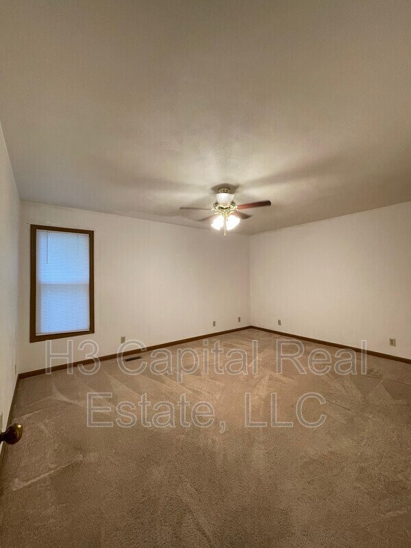 Building Photo - 630 Carol Ann Dr
