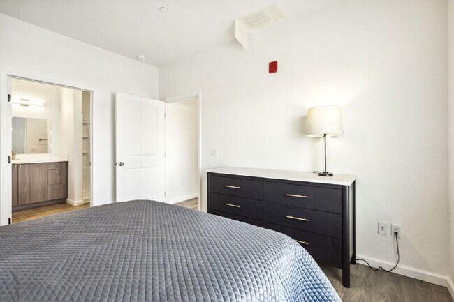 Foto del edificio - 6480 Stockton Blvd