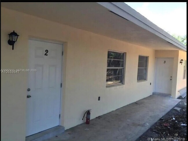 Building Photo - 853 SW 9th Ct