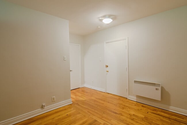 Building Photo - 4505 Dupuis Avenue 4505 Avenue Dupuis