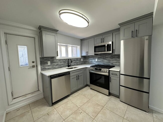 Building Photo - 101 Pioneer St