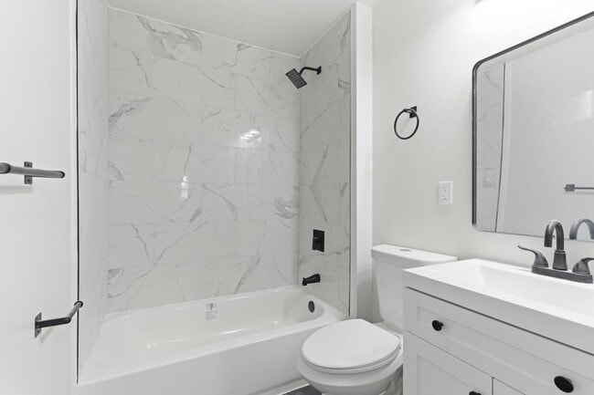 Building Photo - 4351 Redonda Ln