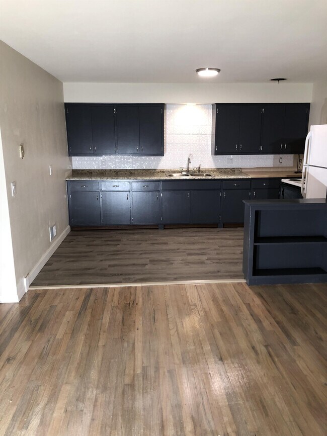 Building Photo - 1715 Blossom Ln