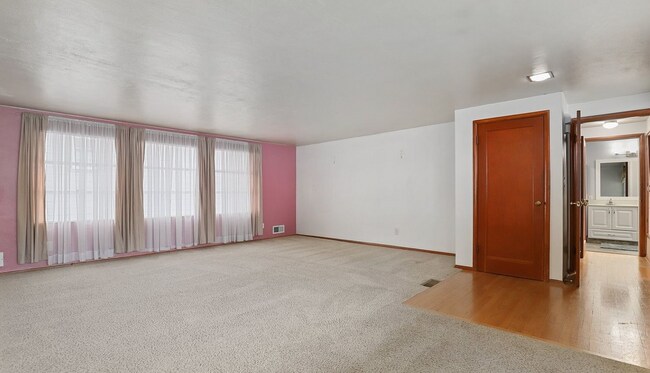 Foto del edificio - 236 Farallone Ave