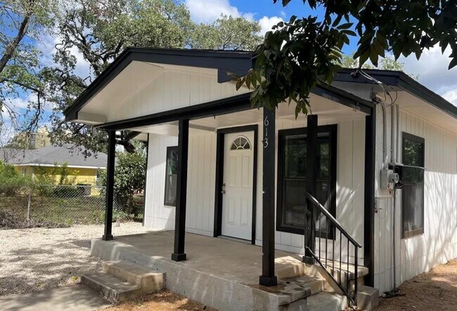 Foto del edificio - 613 S Saunders St