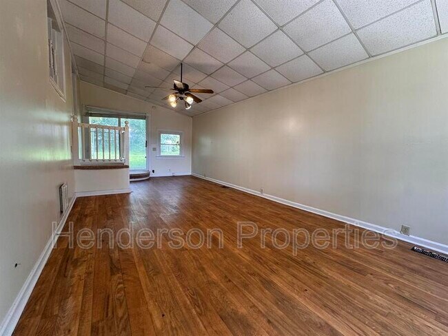 Building Photo - 634 N Kelly St