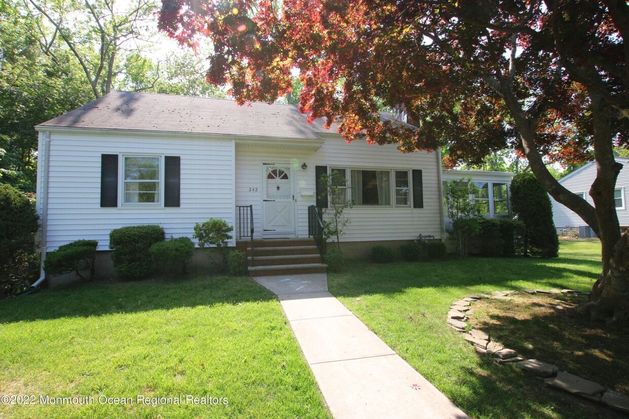 Primary Photo - 242 Pinecrest Rd