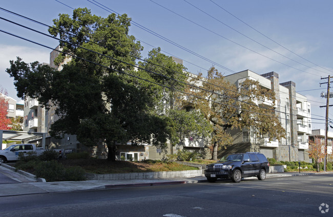 Building Photo - 1852 Bonanza St