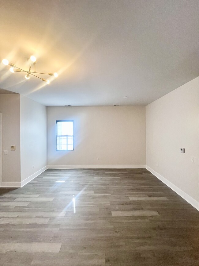 Building Photo - 2258 S Sacramento Ave