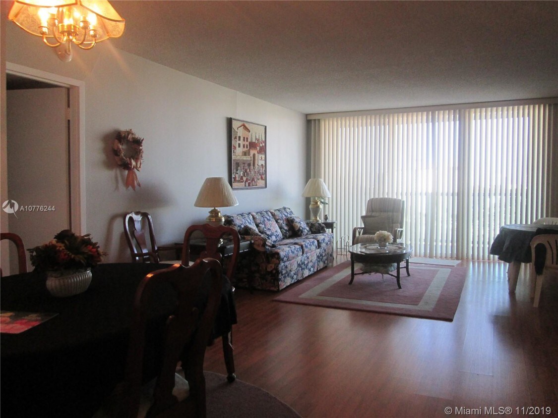 Primary Photo - 100 Bayview Dr