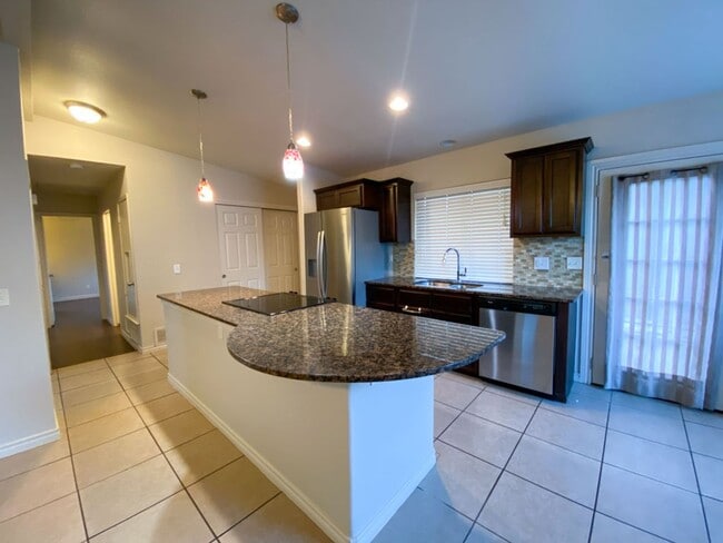 Building Photo - Adorable house on Large LOT 3 Bedroom 2 ba...