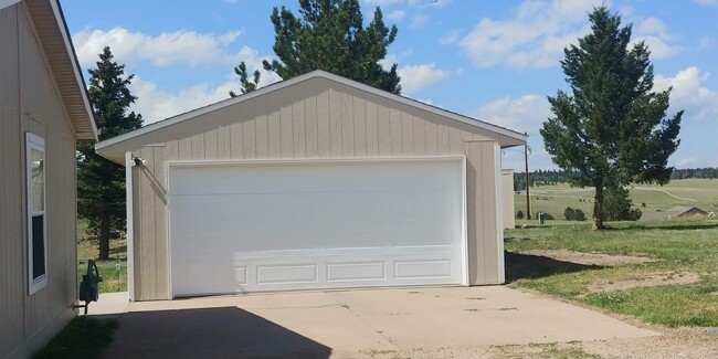 Building Photo - 333 Longbow Dr E
