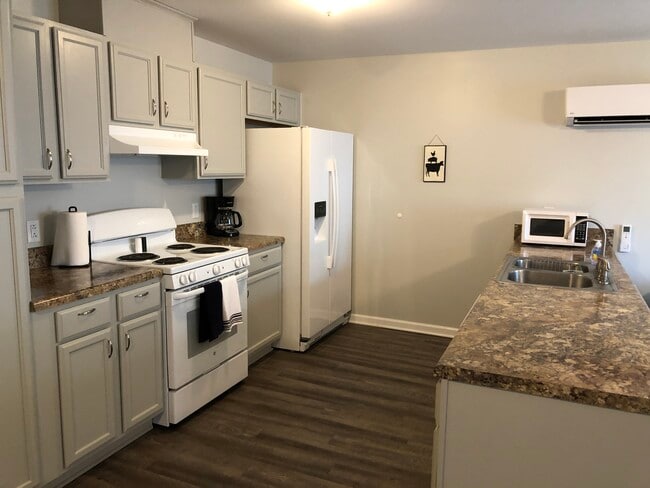 Building Photo - Willow Oak