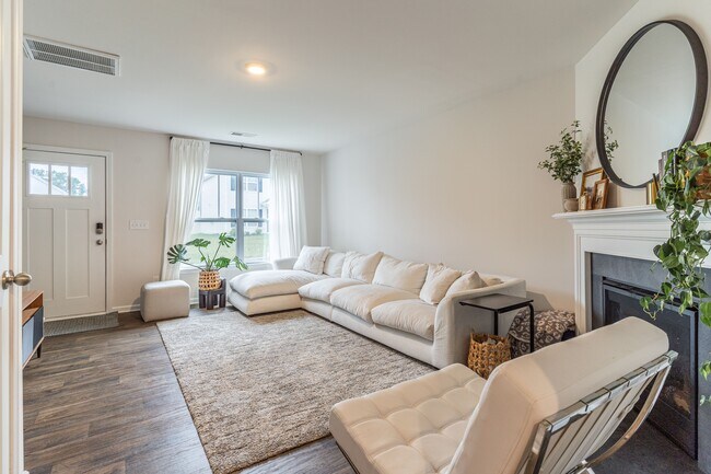 Foto del edificio - 315 Oak Br Rd
